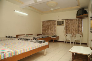 Best Hotel in Virpur Jalaram | Family Guest House - Chitrakut