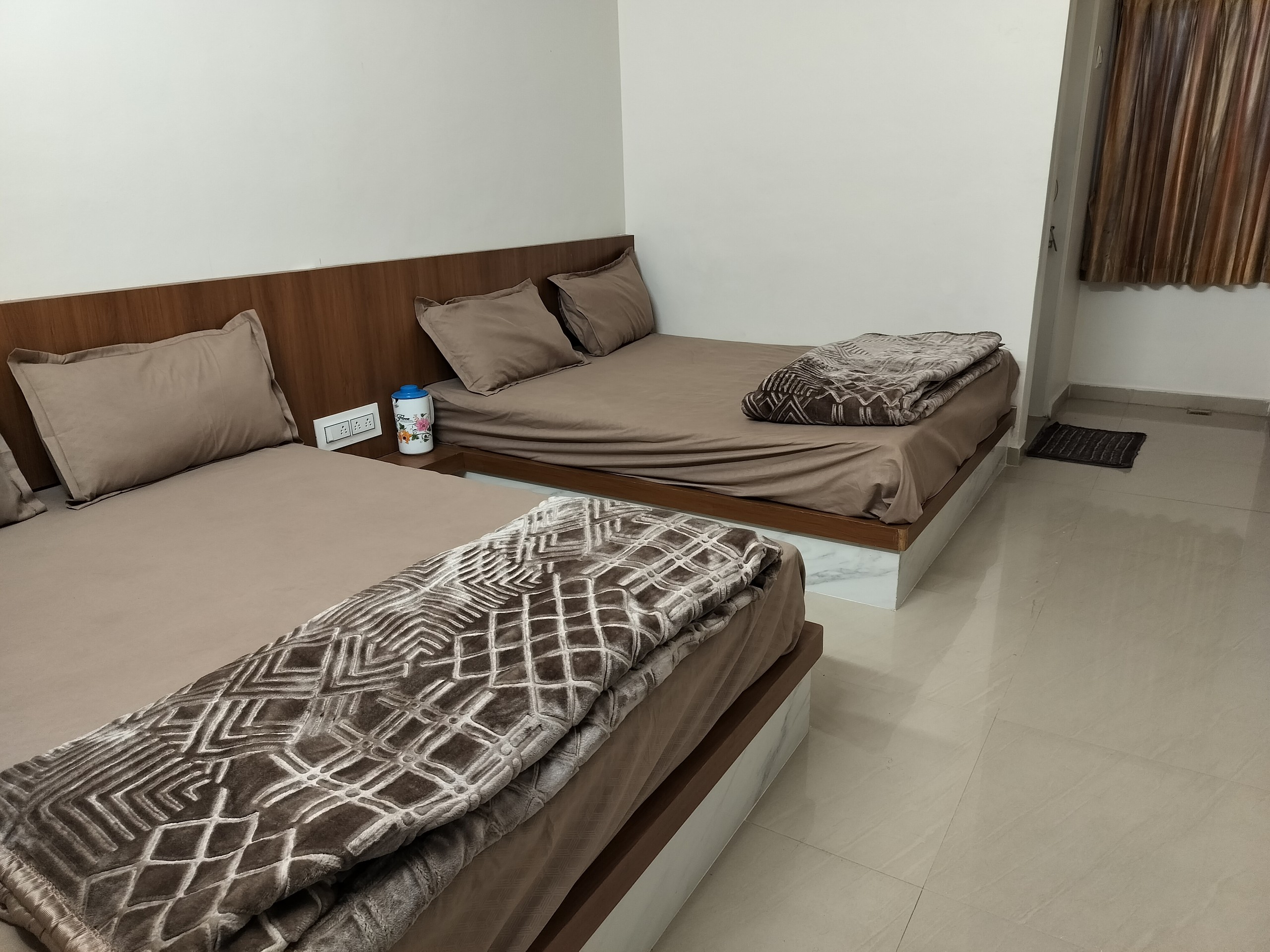 Best Hotel in Virpur Jalaram | Family Guest House - Chitrakut