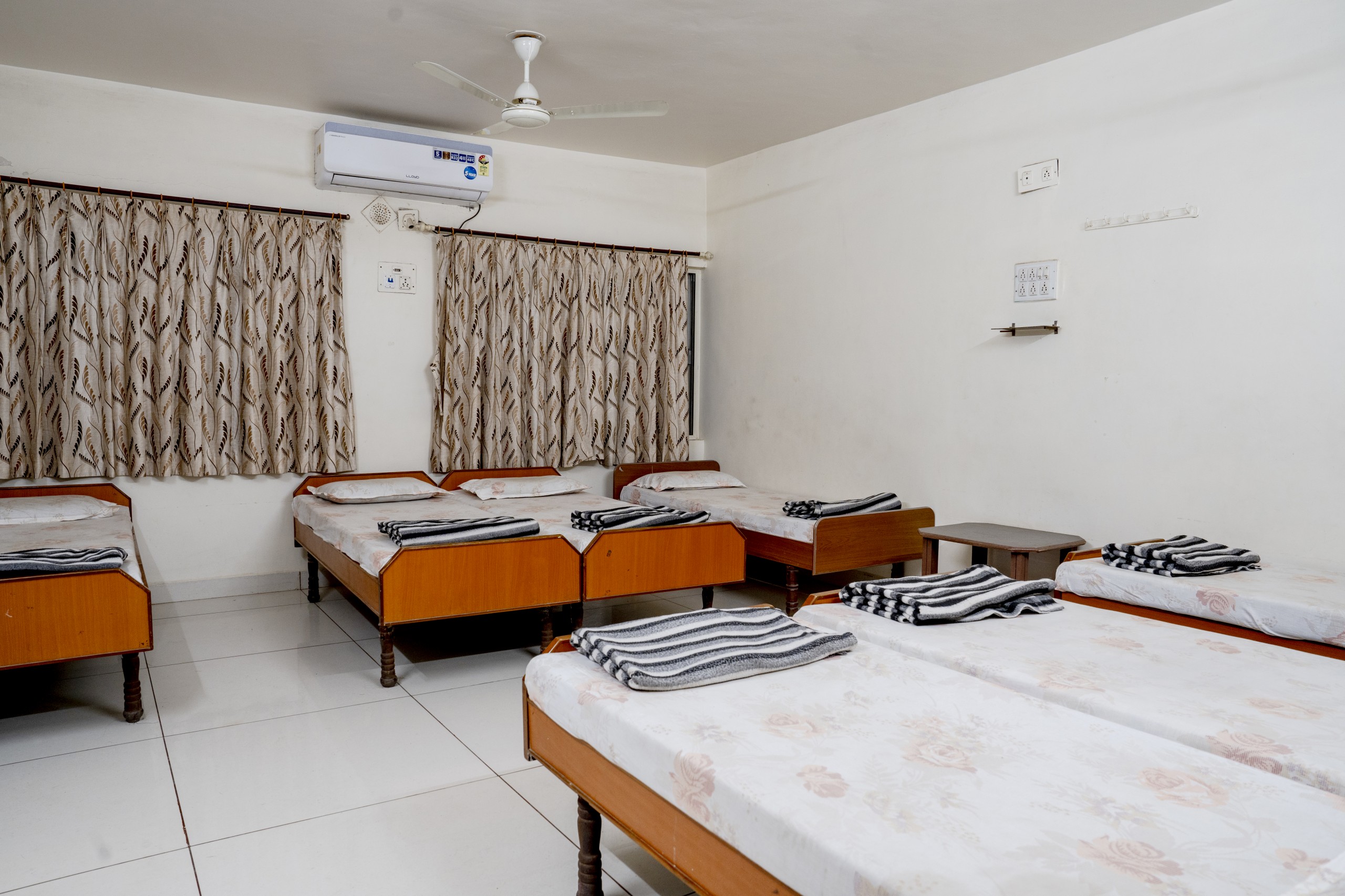 Best Hotel in Virpur Jalaram | Family Guest House - Chitrakut